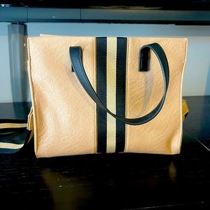 Tan Tote bag with shoulder trap